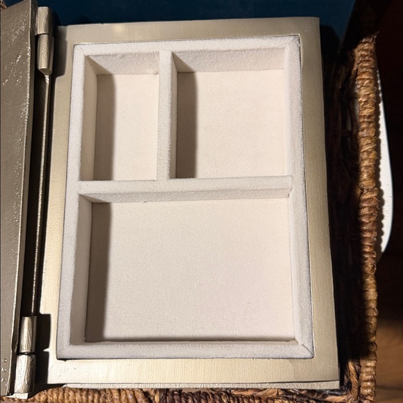 Pottery Barn Teen Harry Potter Hogwarts Book 📖 Jewelry Box BNIB - Picture 8 of 10